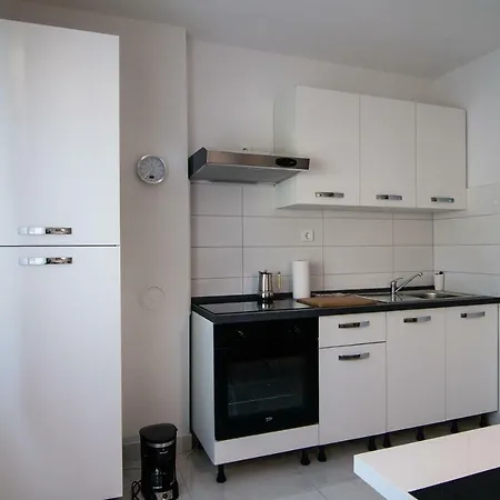 New Renovated 15 Min From On Foot * Pola