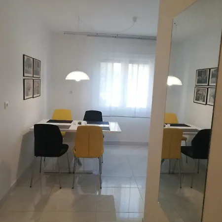 New Renovated 15 Min From On Foot Appartamento Pola