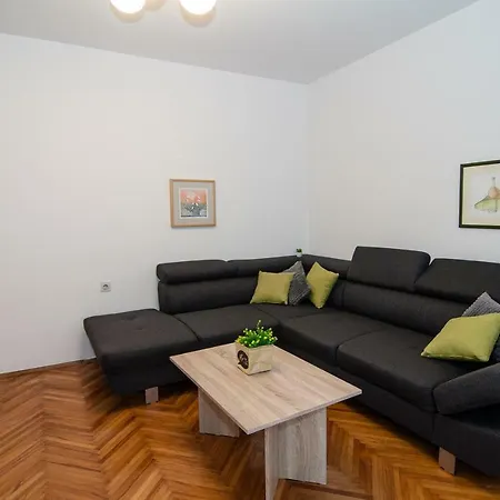 Appartamento New Renovated 15 Min From On Foot
