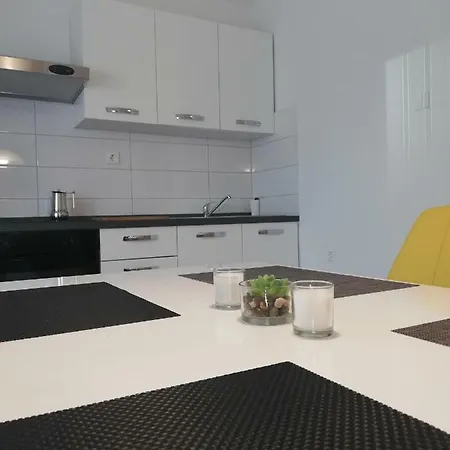 New Renovated 15 Min From On Foot Appartamento