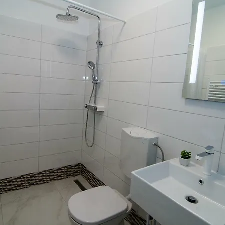 Apartment New Renovated 15 Min From On Foot Pula