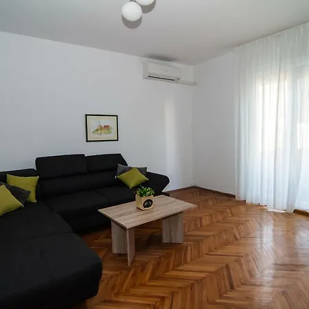 Lejlighed New Renovated 15 Min From On Foot